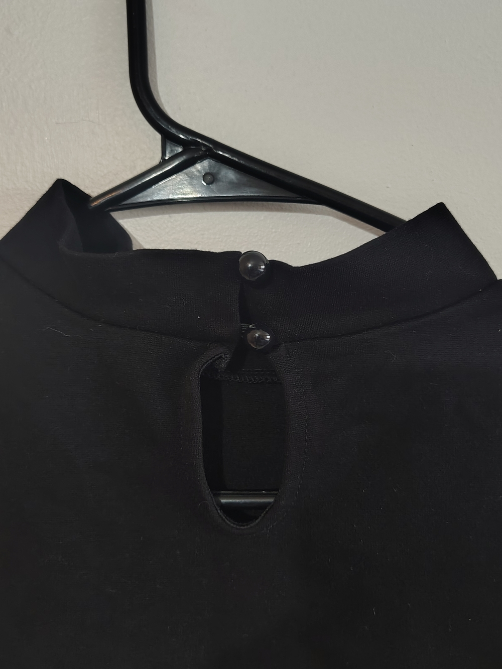 Fashion Nova Black Short Sleeve Mock Neck Crop Top Size Medium - Picture 4 of 6